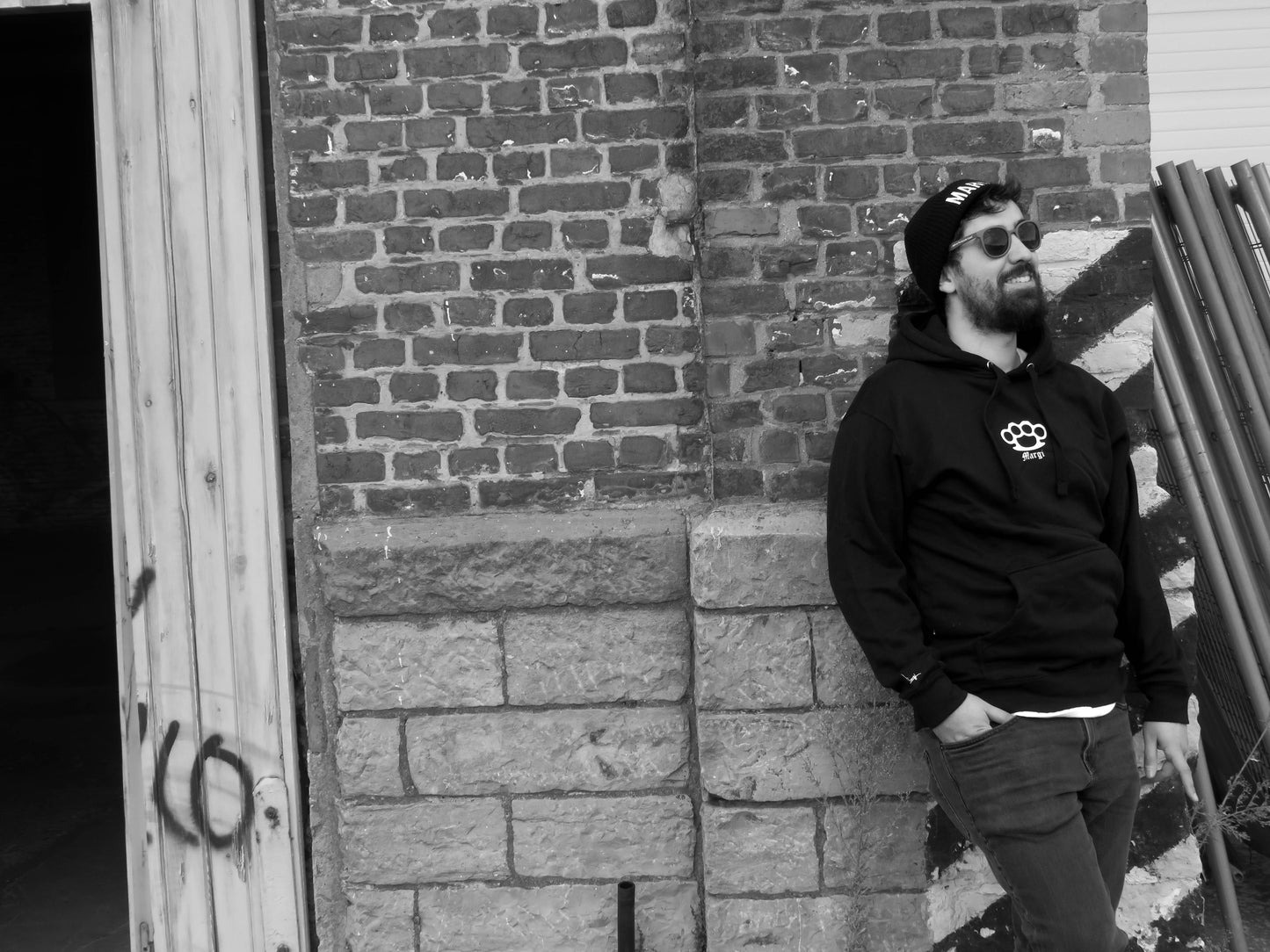 "Brass Knuckle" - Sweatshirt