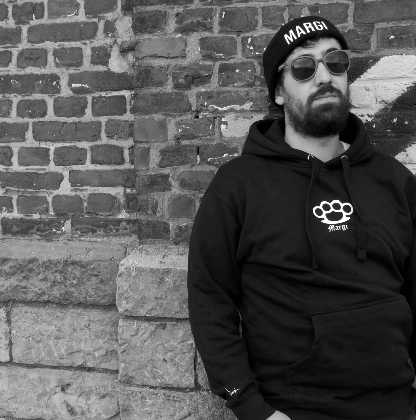 "Brass Knuckle" - Sweatshirt